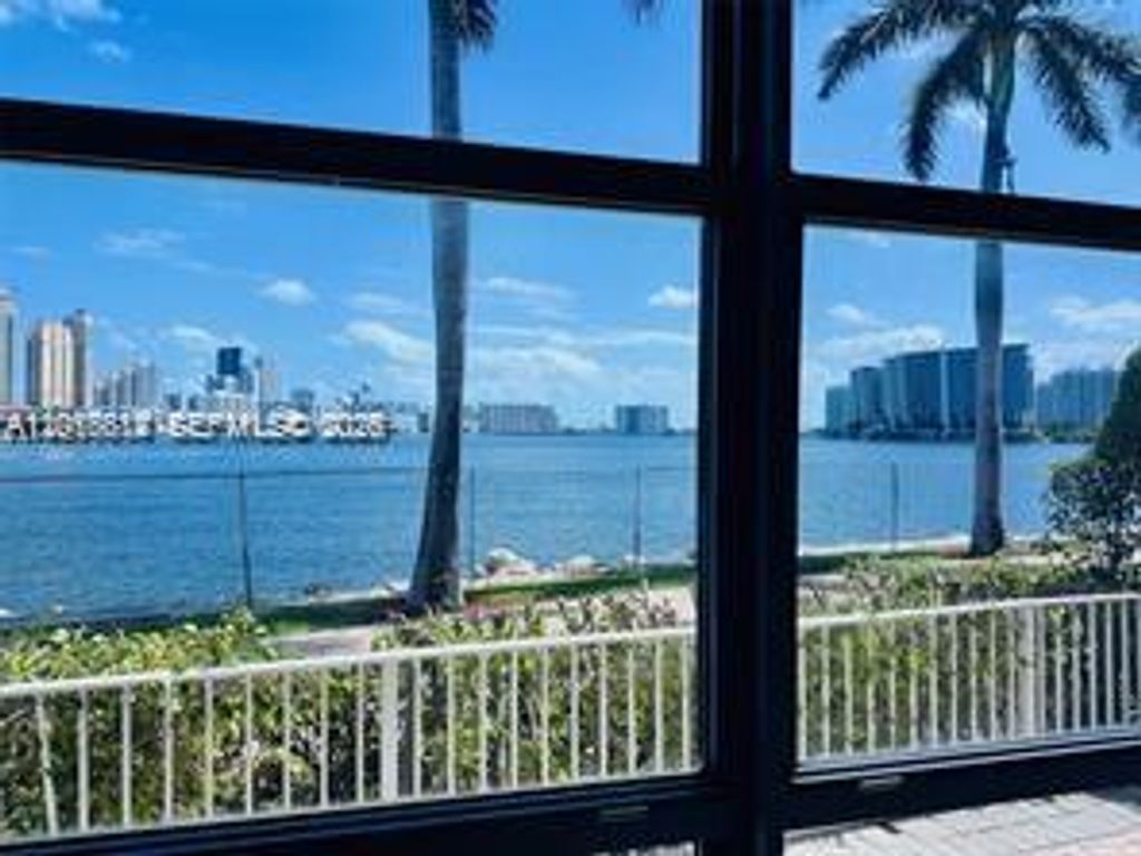 19101 NE 36th Ct 112, Aventura, FL 33180
