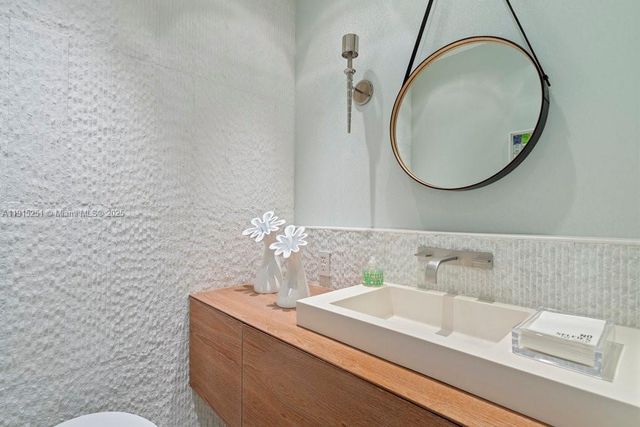 50 S Pointe Dr 2703, Miami Beach, FL 33139