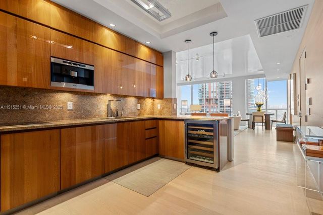 50 S Pointe Dr 2703, Miami Beach, FL 33139