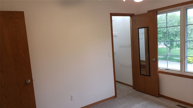 4422 Palm Avenue, Des Moines, IA 50310