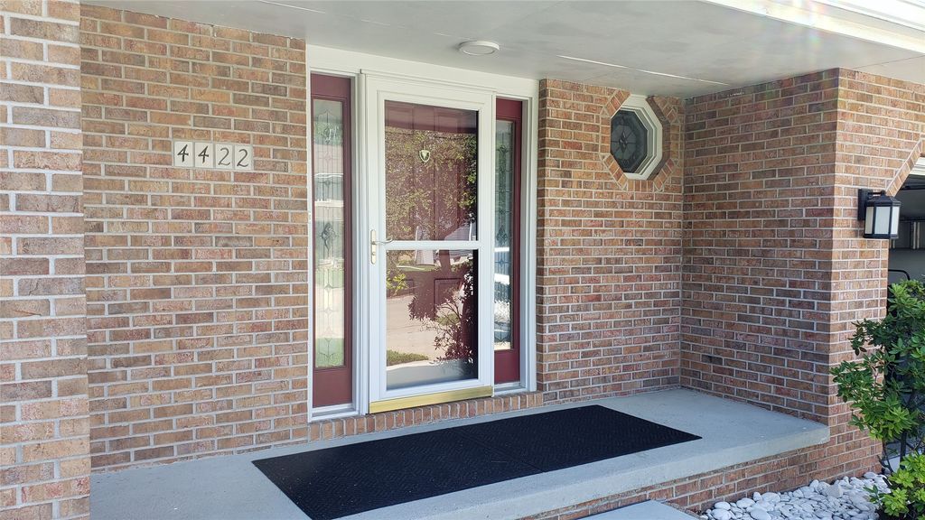 4422 Palm Avenue, Des Moines, IA 50310