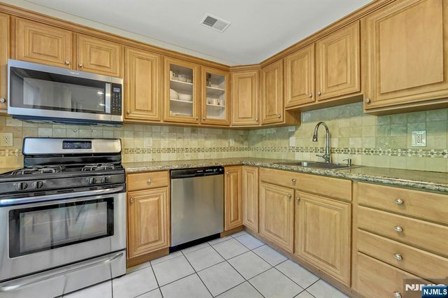 2206 Lancaster Court, Mahwah, NJ 07430