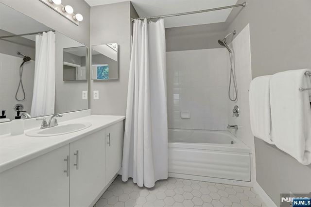 2206 Lancaster Court, Mahwah, NJ 07430