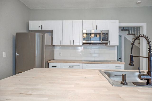 212 Ridge Ave, New Kensington, PA 15068