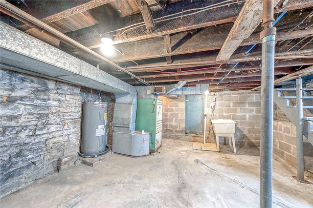 212 Ridge Ave, New Kensington, PA 15068