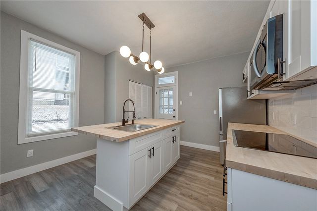 212 Ridge Ave, New Kensington, PA 15068