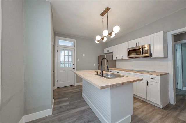 212 Ridge Ave, New Kensington, PA 15068