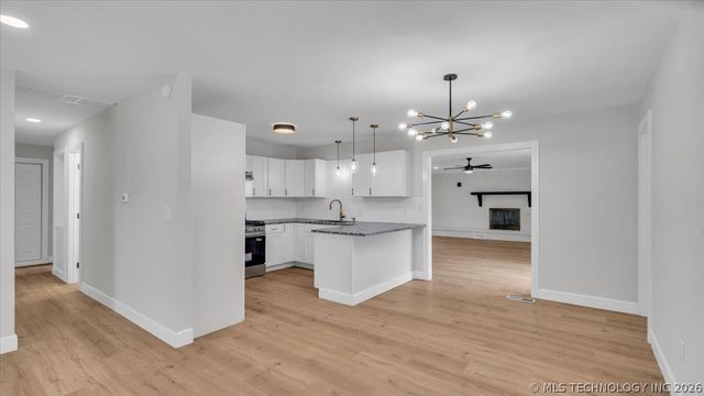 14510 Mockingbird Lane, Sand Springs, OK 74063