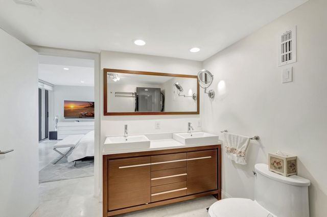 5550 N Ocean Drive 10d, Singer Island, FL 33404