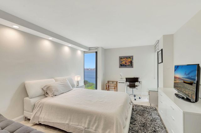 5550 N Ocean Drive 10d, Singer Island, FL 33404