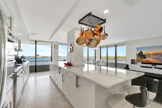 5550 N Ocean Drive 10d, Singer Island, FL 33404