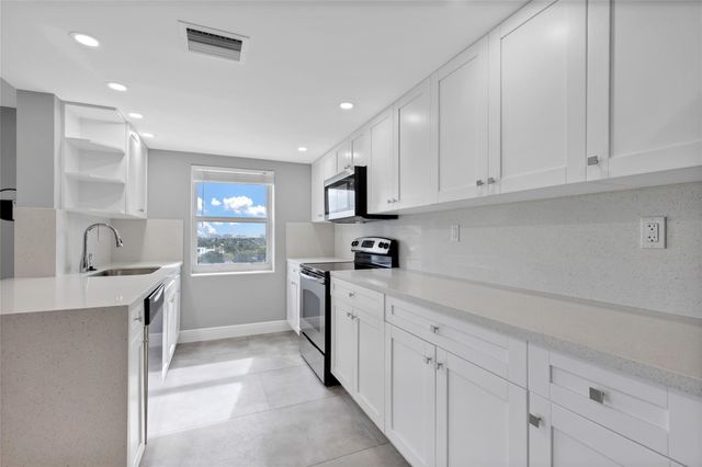 2900 NE 30th Street 7H, Fort Lauderdale, FL 33306