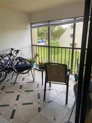 220 Lakeview Dr 203, Weston, FL 33326