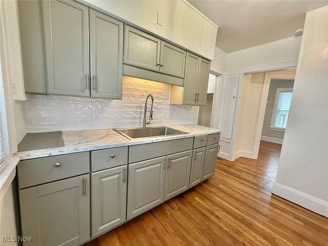 1319 Lakewood Avenue, Lakewood, OH 44107