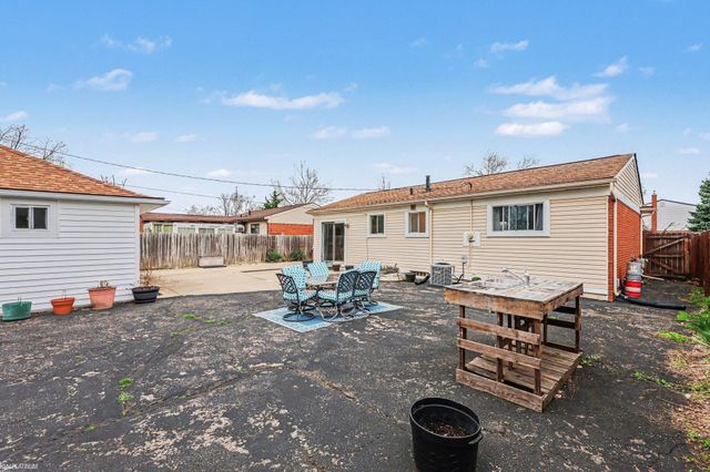 11160 Lesure Drive, Sterling Heights, MI 48312