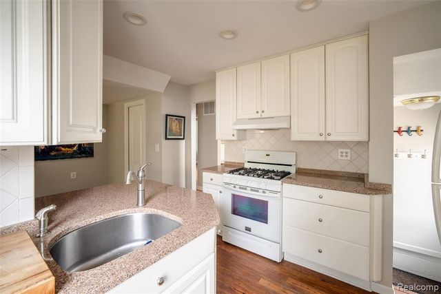 1051 Hartsough Street, Plymouth, MI 48170