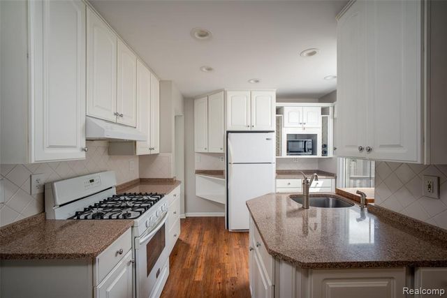 1051 Hartsough Street, Plymouth, MI 48170