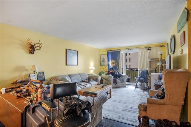 2 Marc Dr 2B7, Plymouth, MA 02360