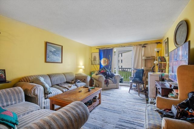 2 Marc Dr 2B7, Plymouth, MA 02360