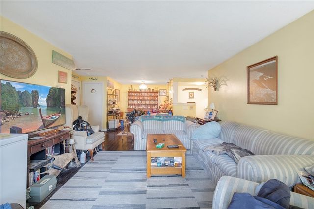 2 Marc Dr 2B7, Plymouth, MA 02360