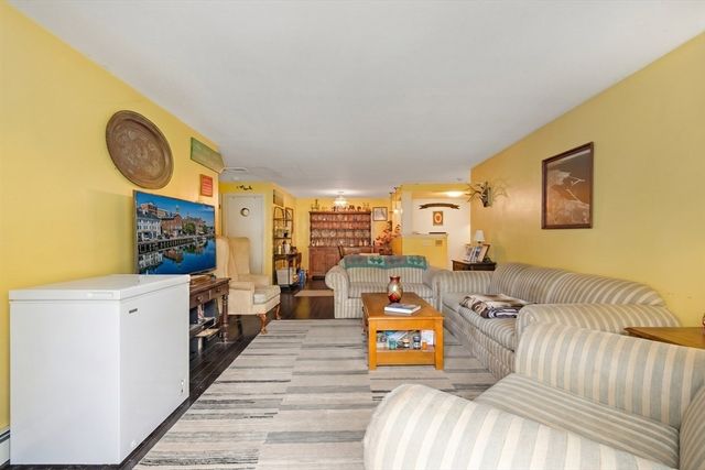 2 Marc Dr 2B7, Plymouth, MA 02360