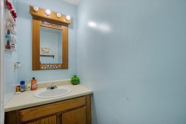 2 Marc Dr 2B7, Plymouth, MA 02360