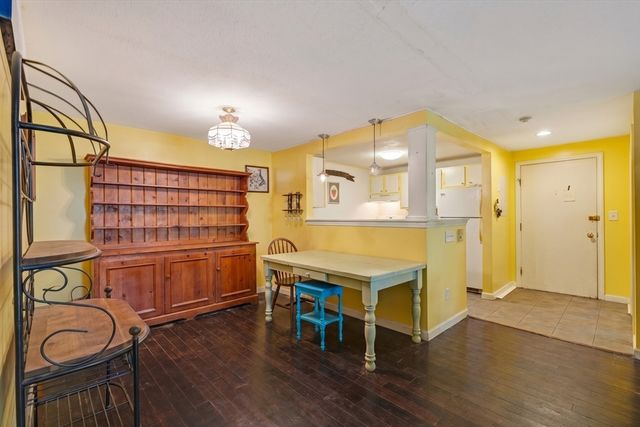 2 Marc Dr 2B7, Plymouth, MA 02360