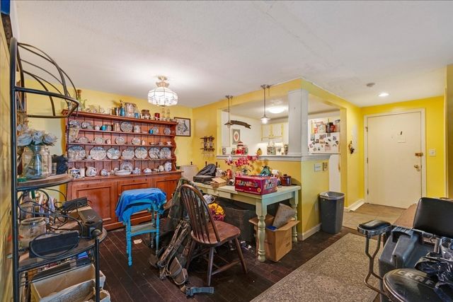 2 Marc Dr 2B7, Plymouth, MA 02360