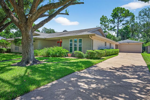 7723 Braesdale Lane, Houston, TX 77071