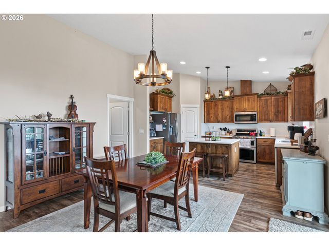 962 S 66TH Pl, Springfield, OR 97478