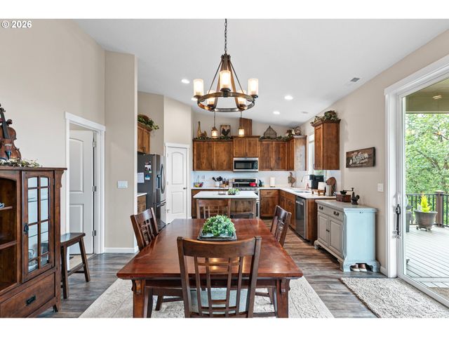 962 S 66TH Pl, Springfield, OR 97478