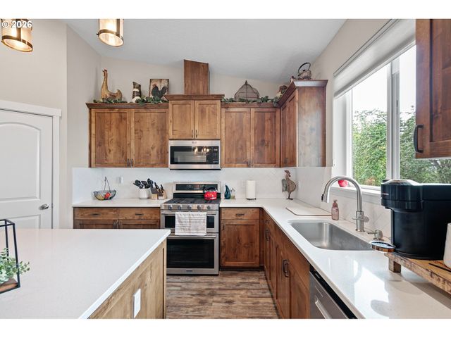 962 S 66TH Pl, Springfield, OR 97478