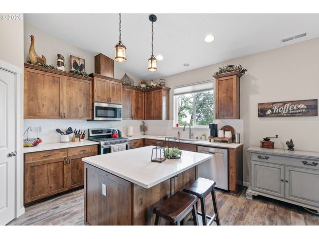 962 S 66TH Pl, Springfield, OR 97478