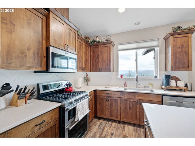 962 S 66TH Pl, Springfield, OR 97478