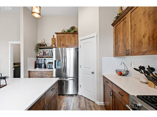 962 S 66TH Pl, Springfield, OR 97478