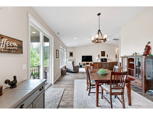 962 S 66TH Pl, Springfield, OR 97478