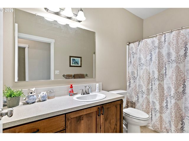 962 S 66TH Pl, Springfield, OR 97478