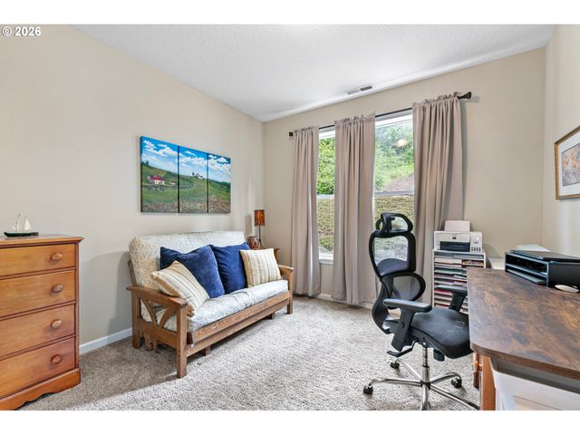 962 S 66TH Pl, Springfield, OR 97478