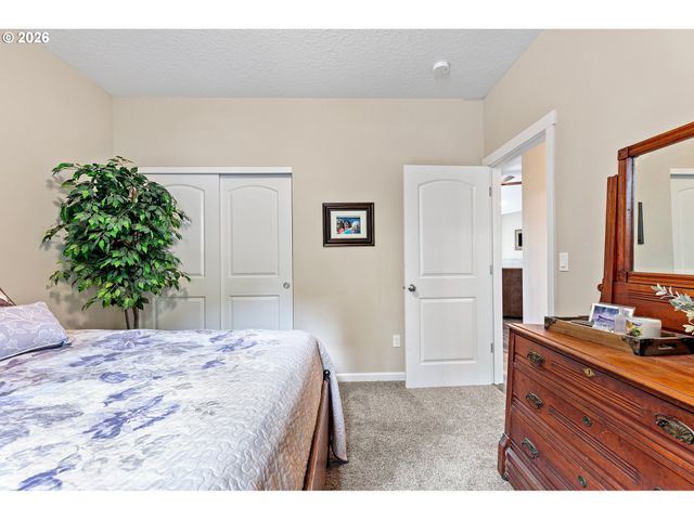 962 S 66TH Pl, Springfield, OR 97478