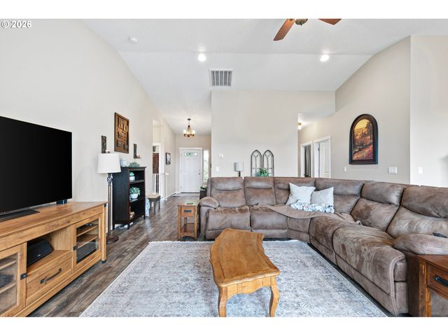 962 S 66TH Pl, Springfield, OR 97478