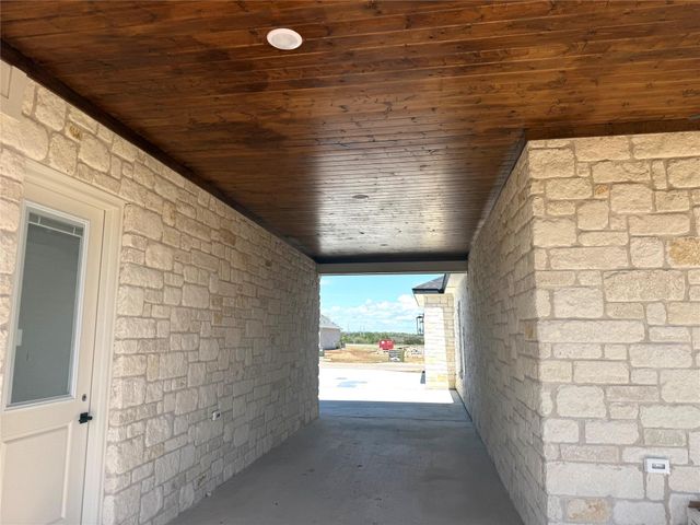 1614 Hunt DR, Salado, TX 76571