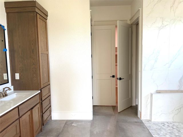 1614 Hunt DR, Salado, TX 76571