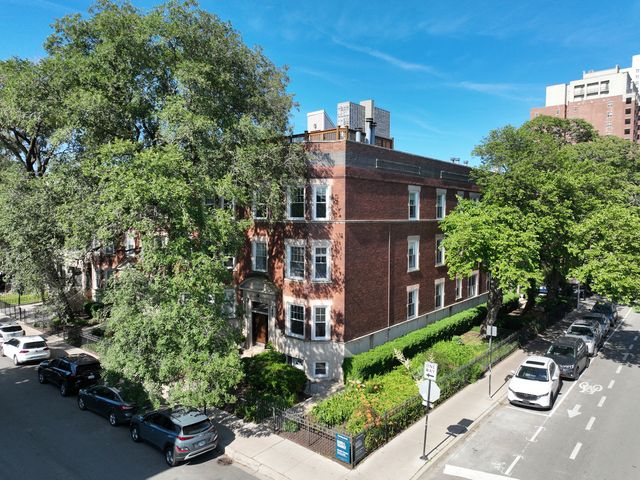 3801 N WILTON Avenue 1, Chicago, IL 60613