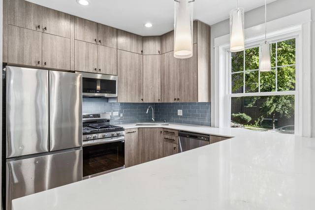 3801 N WILTON Avenue 1, Chicago, IL 60613