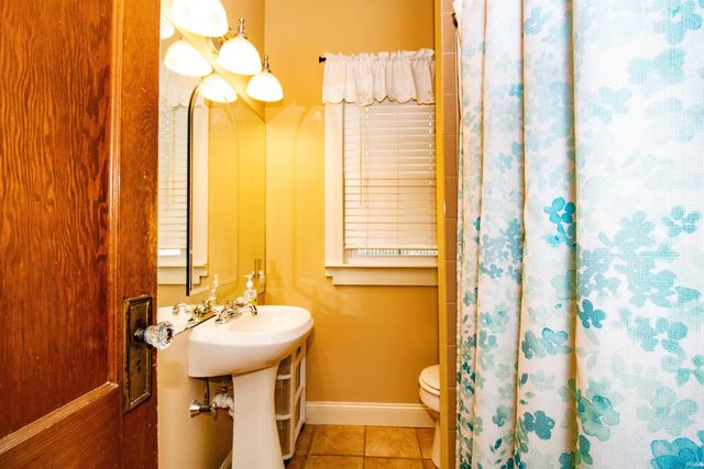 950 S Villa Drive, Evansville, IN 47714