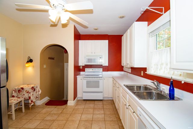 950 S Villa Drive, Evansville, IN 47714