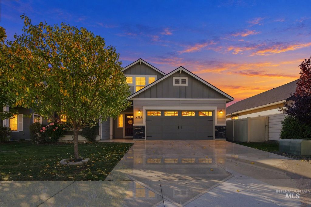 4289 W Balance Rock Drive, Meridian, ID 83642 photo 2