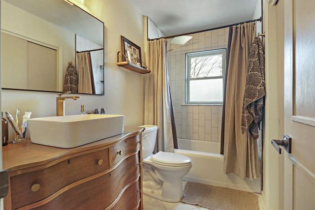 5530 Old Oak LANE, Racine, WI 53402