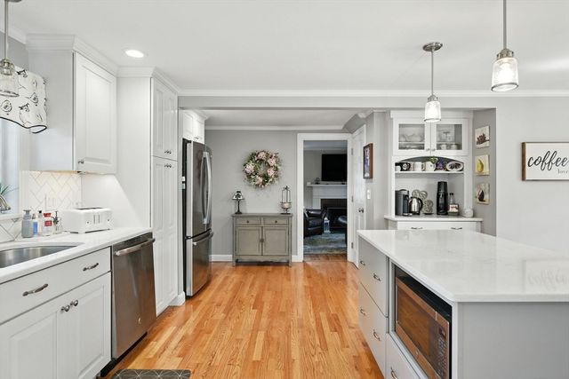 62 Wayside St, Springfield, MA 01118