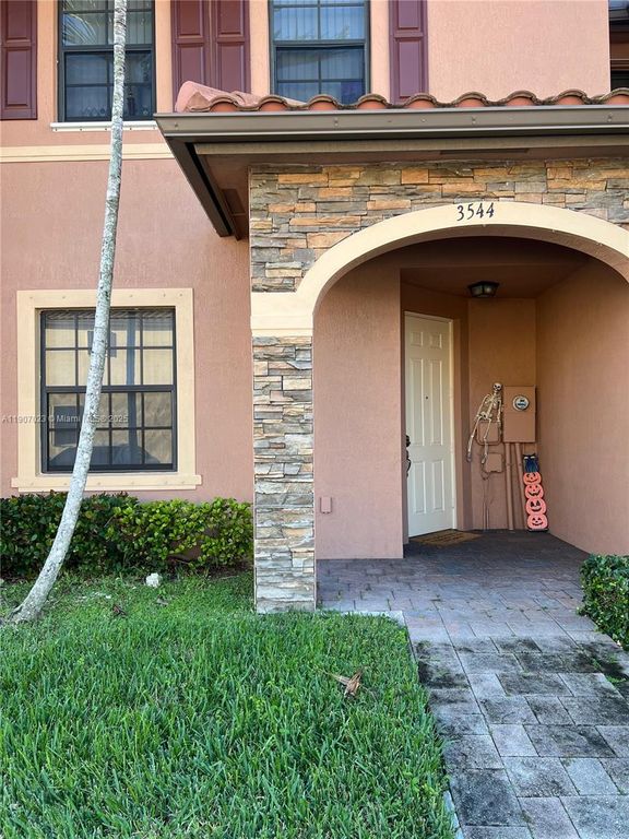 3544 W 88th Ter, Hialeah, FL 33018